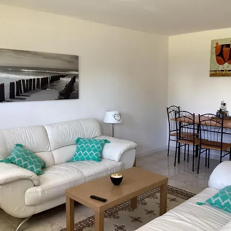 Sleeps 4 With Private Pool *