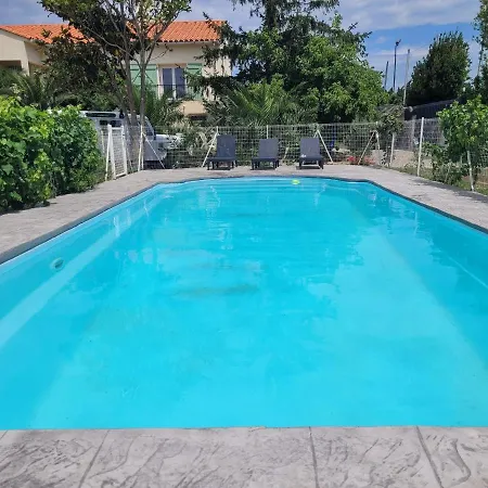 Sleeps 4 With Private Pool Апартаменты *