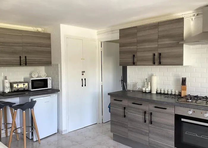 Sleeps 4 With Private Pool *