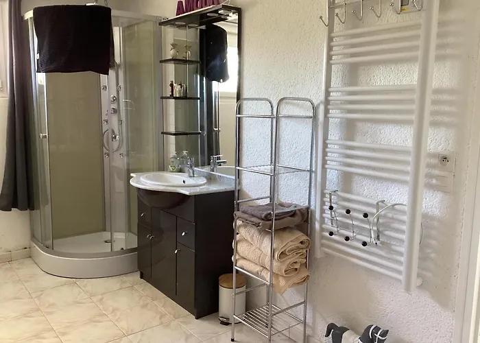 Sleeps 4 With Private Pool *