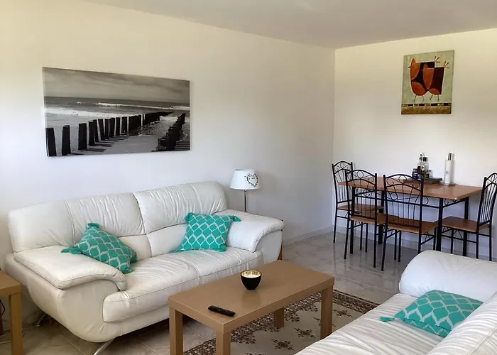 Sleeps 4 With Private Pool *