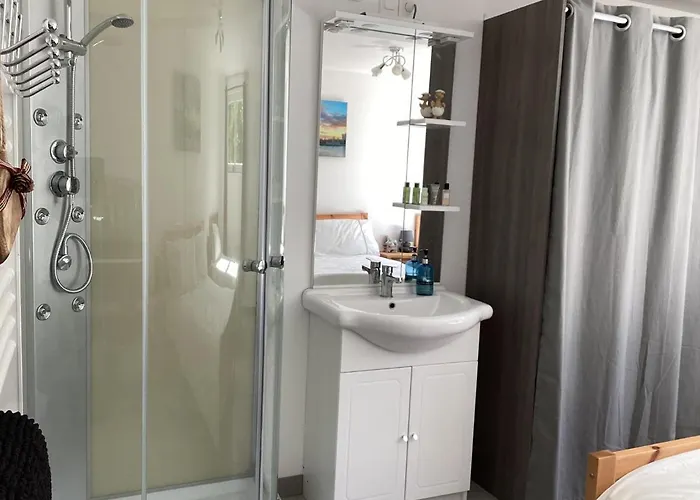 Sleeps 4 With Private Pool Apartment *