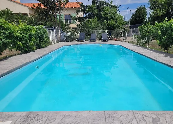 Sleeps 4 With Private Pool Apartment *